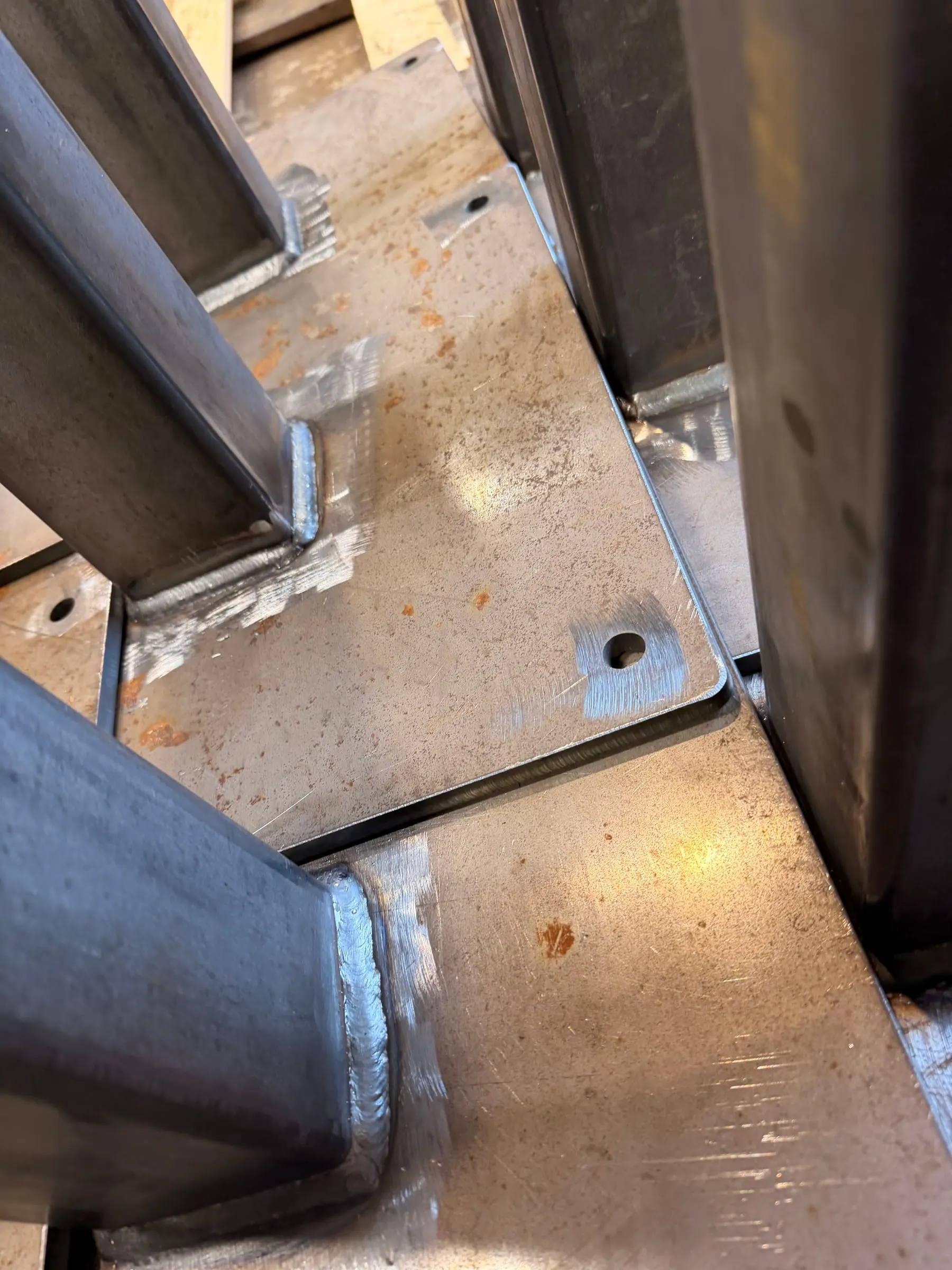Base plate with stiffener