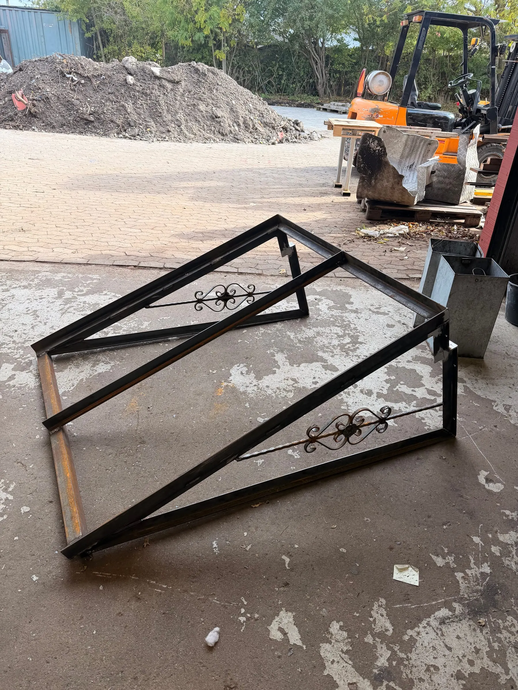 Railing panels with ornaments