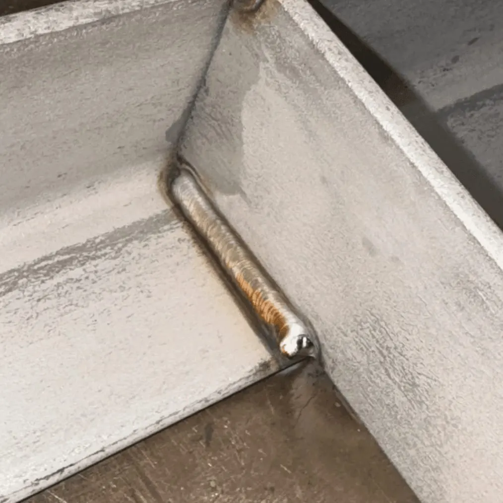 Corner fillet weld